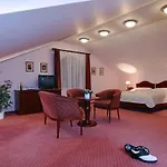 Golf Konopiste Отель Бенешов
