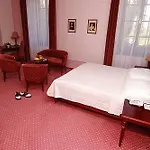 Отель Golf Konopiste Бенешов